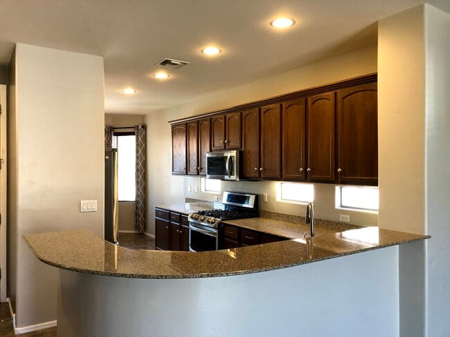 Building Photo - 12866 Bloomington Loop