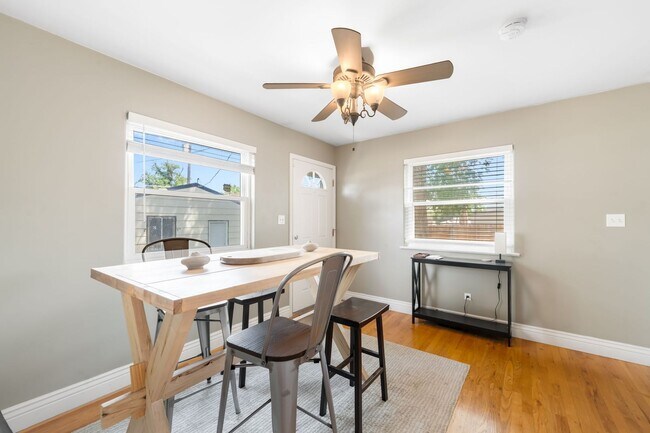 Building Photo - 3BD, 1BA Edgewater Home with Lard Back Yard and 2-Car Garage