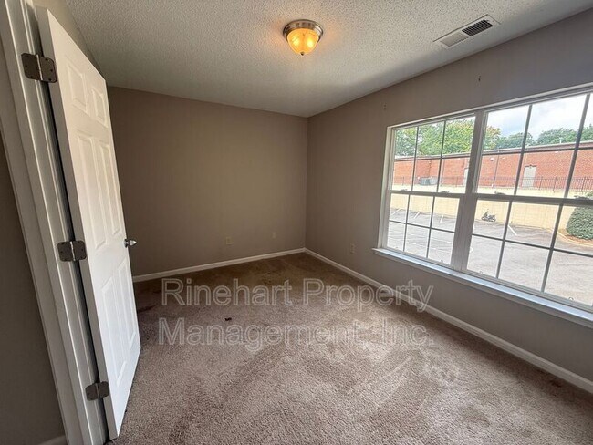 Building Photo - 760 Tavern Ct