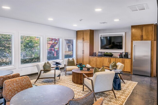 Building Photo - 4600 W Pioneer Dr