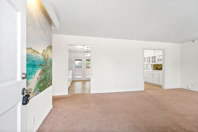 Building Photo - 3 Bedroom Pet Friendly Home For Rent With Finished Basement!