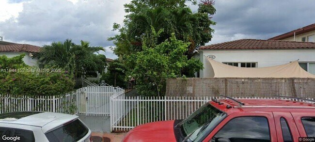 Building Photo - 8401 Crespi Blvd