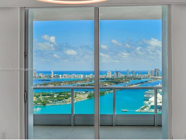 Building Photo - 900 Biscayne Blvd