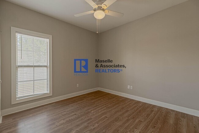Building Photo - Beautiful 4 bedroom, 2 bathroom house in B...