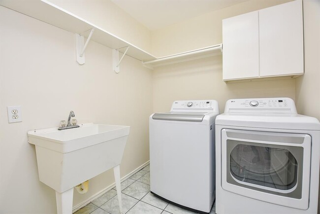 Building Photo - 12335 Shadowvista Dr