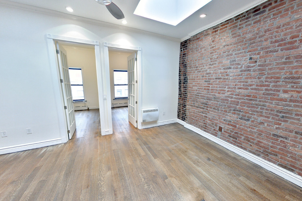 Building Photo - 420 W 51s Street (9th & 10th Ave), #5