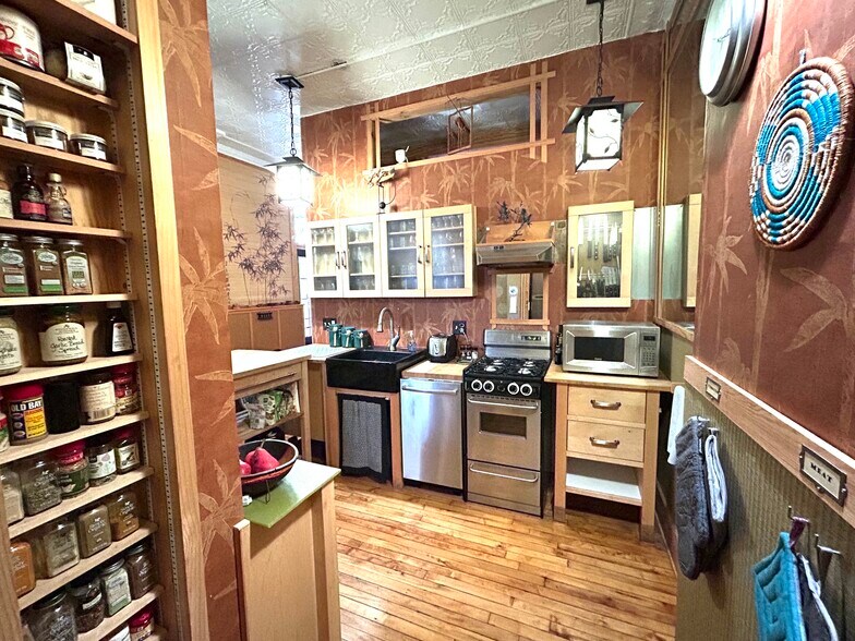 Kitchen with view of appliances - 241 Cumberland Ave