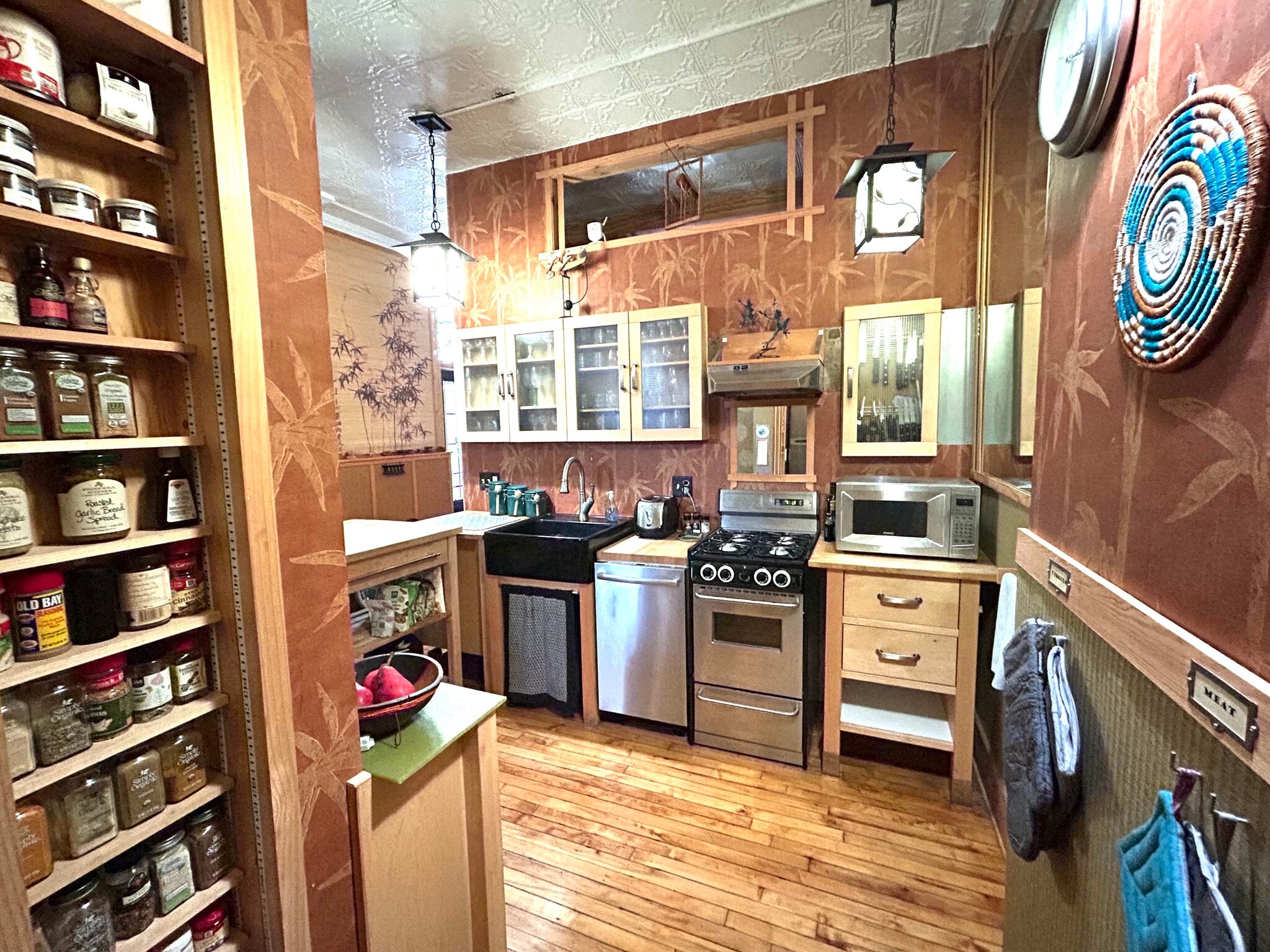 Kitchen with view of appliances - 241 Cumberland Ave