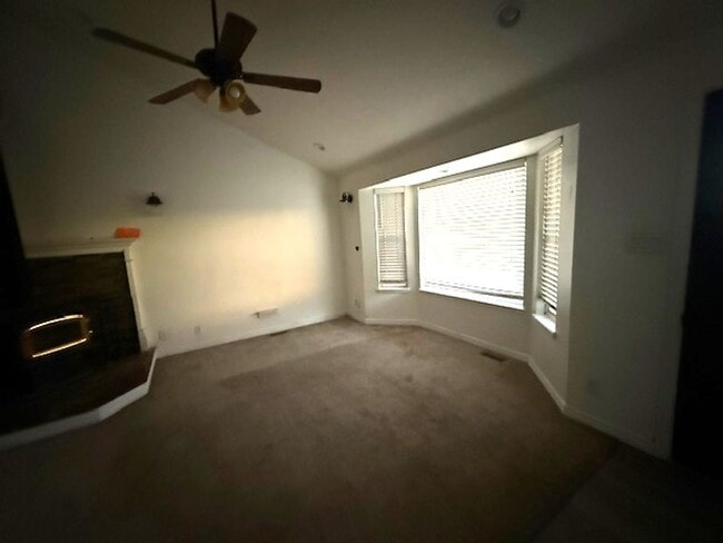 Building Photo - 4 bedroom home in Spring Creek with garage