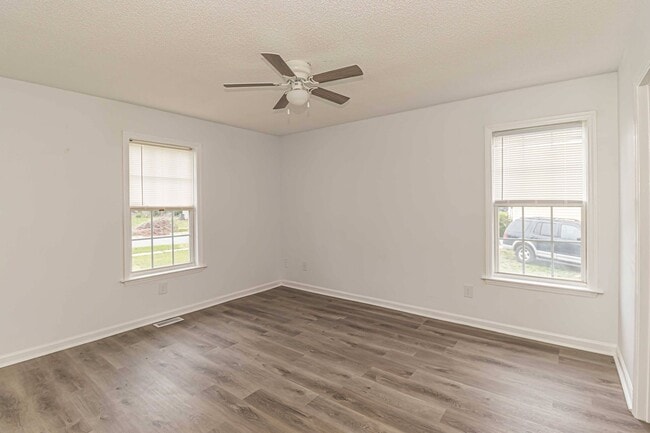 Building Photo - *Cute 3 BR 2 BA Home in Goldsboro* Minutes from SJAFB