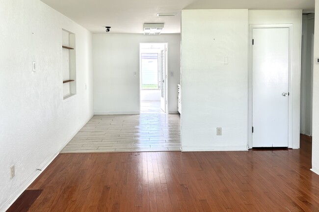 Open concept living space - 52 River Shore Dr