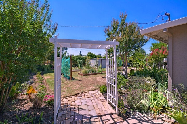 Building Photo - Beautiful, 3BD/2BA, Home available in Sacramento off Madison Ave. and Auburn Blvd.