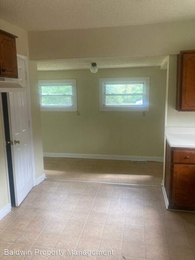 Building Photo - 3 br, 1 bath House - 400 W 25TH STREET