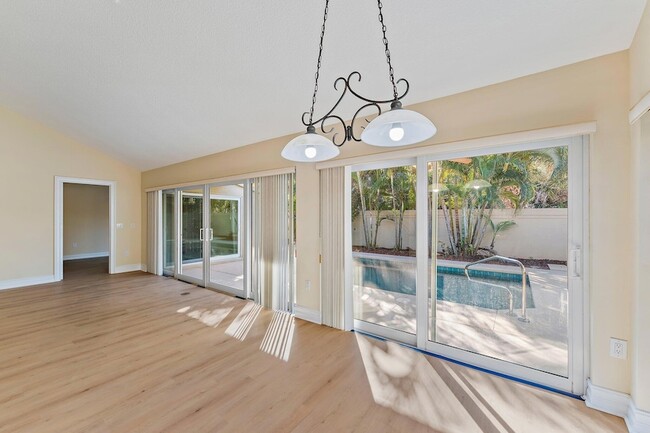Building Photo - 118 Knoll Way