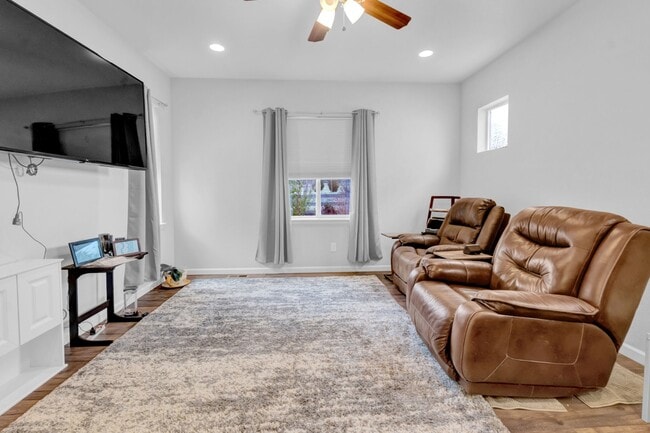 Building Photo - Beautiful low-maintenance ranch home with turf in front and back!