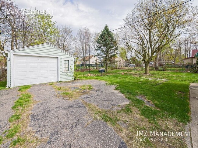 Building Photo - 245 S Edith St