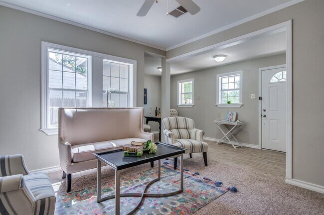 Building Photo - Move in specials available!