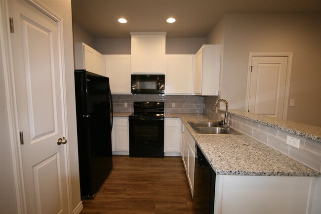Building Photo - 217 Peruna Dr