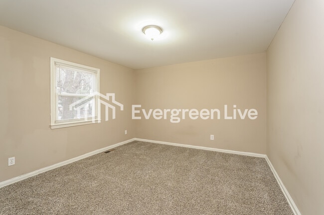 Building Photo - 222 Charles Ave