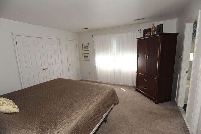 Building Photo - 2788 Pinewood Dr