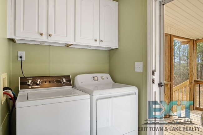 Building Photo - Beautiful Fully Renovated 3 Bed 2 Bath Home