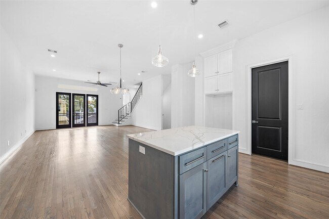 Building Photo - 1011 E 28th St