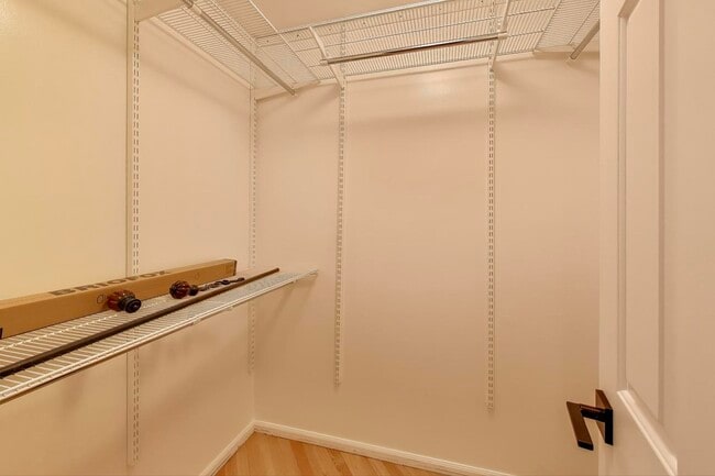 Building Photo - 6951 N Western Ave