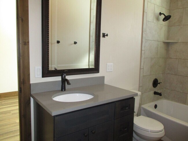 Building Photo - Beautiful Lake Hatcher Home For Rent