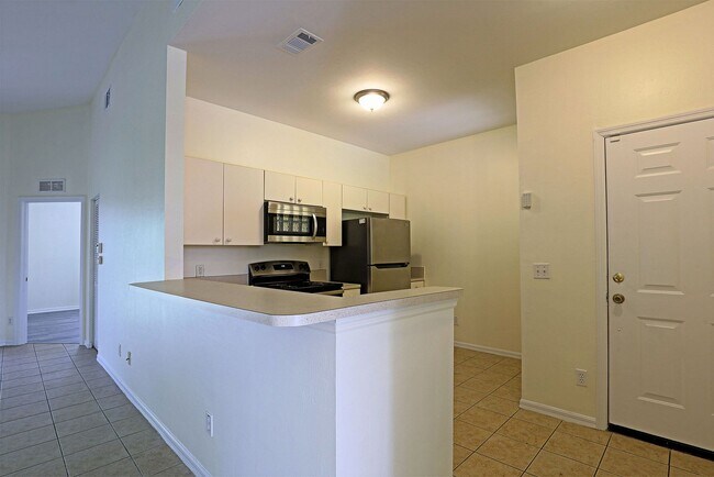 Building Photo - Bellasol 4117-121