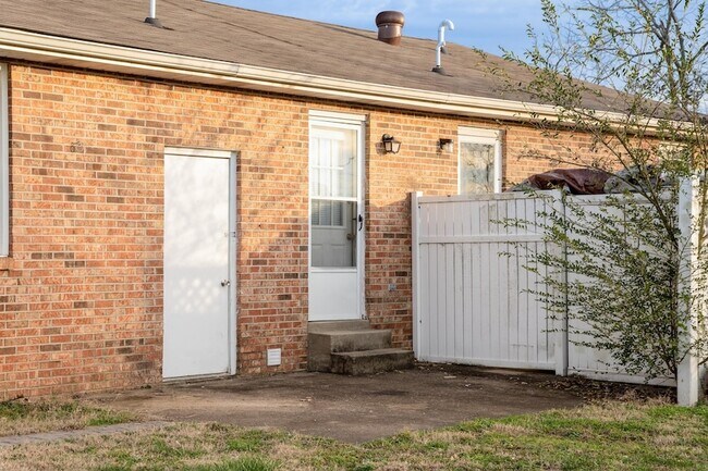 Building Photo - 1188 Meadowview Dr