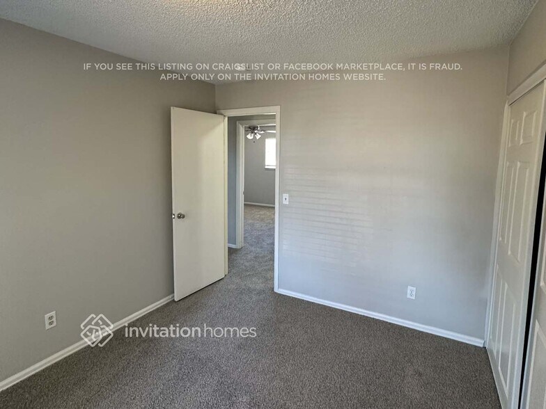 Building Photo - 1621 S Rifle St