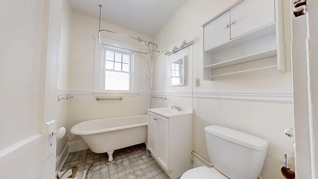 Building Photo - 11 Clyde Rd