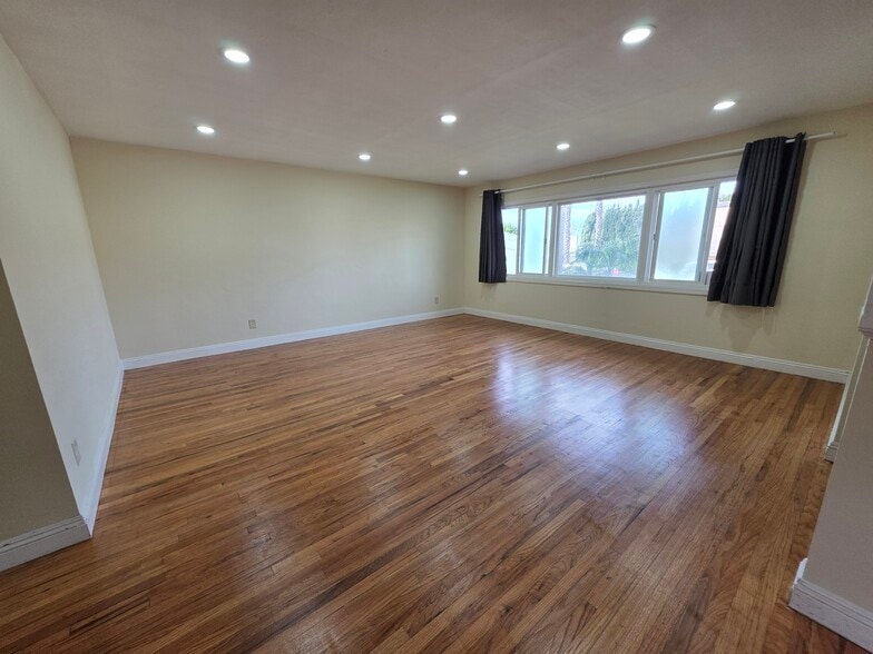 Building Photo - 5457 Dorothy Dr