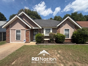 Building Photo - 3BR/1.5BA Memphis Rental with Soaring Ceilings & Functional Galley Kitchen