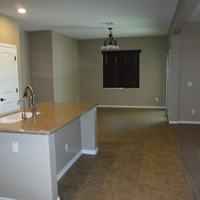 Building Photo - 3391 E Yellowstone Pl