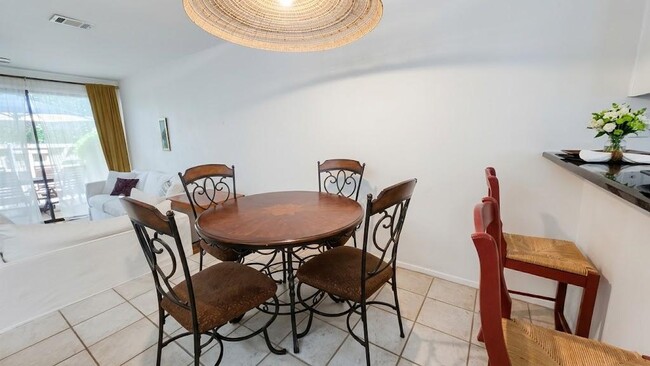 Building Photo - 7122 Wood Hollow Dr