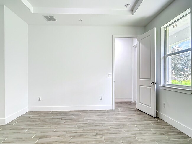 Building Photo - 260 West Dr