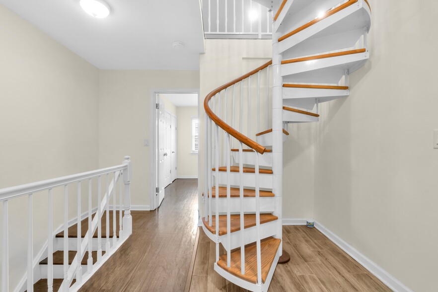 Building Photo - 3641 Bergen Ct