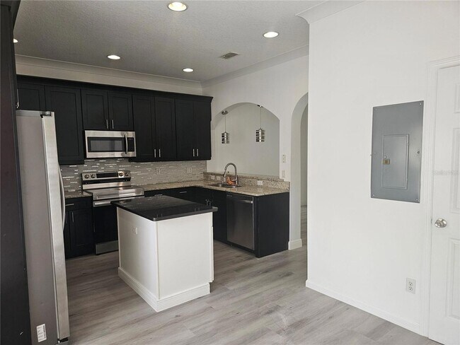 Building Photo - 9153 Oak Fern Dr