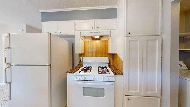 Building Photo - 1107 Braeswood Dr