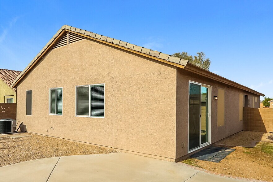Building Photo - 9451 W Ross Ave