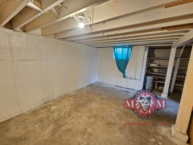 Building Photo - Remodeled 2 Bd 1.5 Ba Home in Sandy