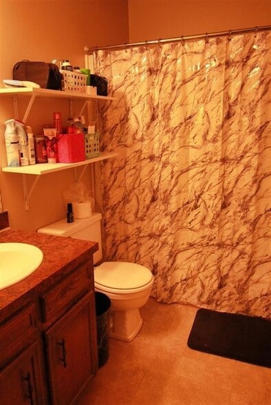 Bathroom - 510 W 37th St