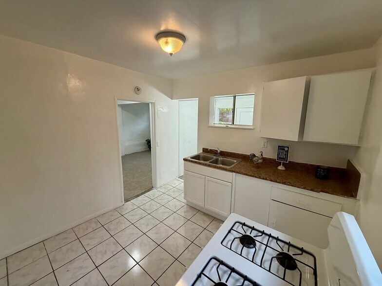 Building Photo - 1720 San Bernardino Ave