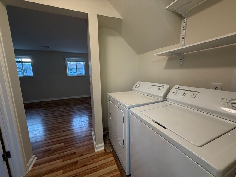 Building Photo - 2406 Bowen St