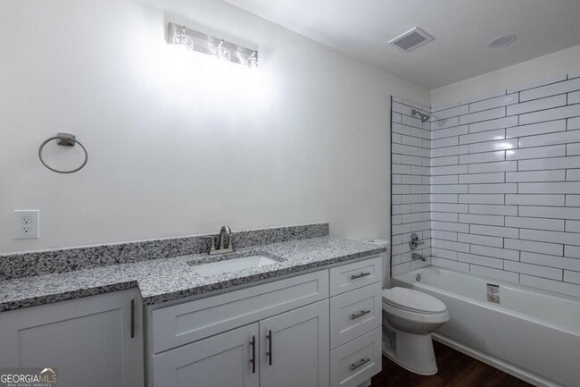 Building Photo - 450 Paines Ave NW