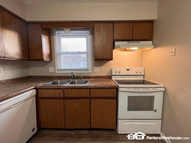 Building Photo - 802 Hartford Ave