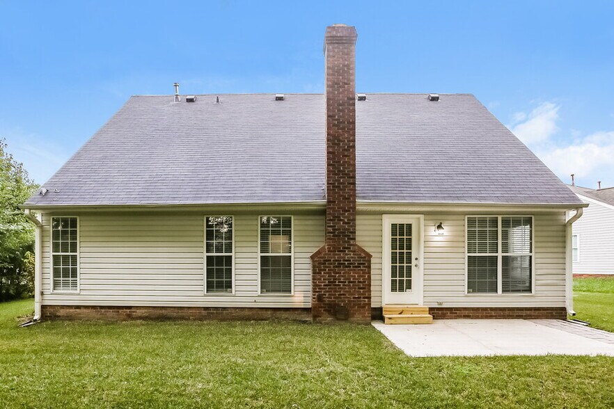 Building Photo - 4006 Brookforest Ln