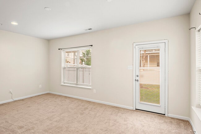 Building Photo - 214 Tanner Ln