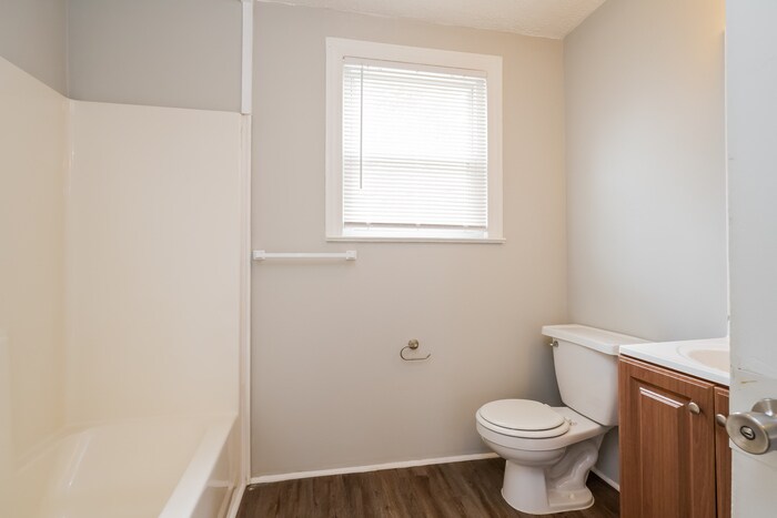 Building Photo - 608 S Fairfield Rd